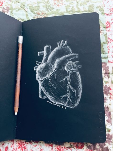 Drawing Ideas In Black Paper, Sketches In Black Paper, Black Book Drawing, Black Heart Painting, Black Sketch Book Ideas, Draw On A Black Paper, Drawing On A Black Paper, Black Paper Art Ideas Creative, What To Draw On Black Paper