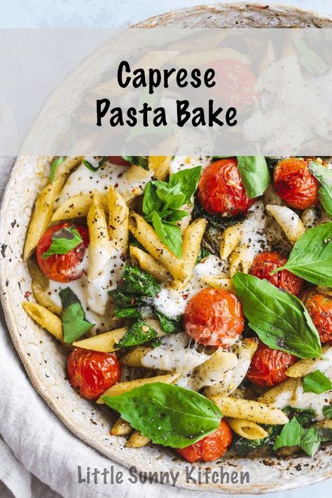 Caprese Pasta Bake, Sunny Kitchen, Caprese Pasta, Vegetarian Pasta Recipes, Butter Pasta, Best Pasta Recipes, Veggie Tales, Packed Lunch, Summer Recipe