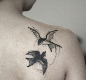 Moving Birds Tattoos A Bird Tattoo, Spirit Animal Tattoo, Small Bird Tattoos, Shoulder Tats, Circle Tattoo, Swallow Tattoo, Bird Tattoo, Feather Tattoos, Tattoo Blog