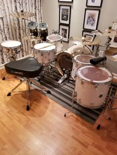 DW Drums! Get in the 3d Printing Ideas Useful, Bongo Drum, 3d Printing Ideas, Drums Studio, Cake 3d, Drum Cake, Bongo Drums, Drum Room, Dw Drums