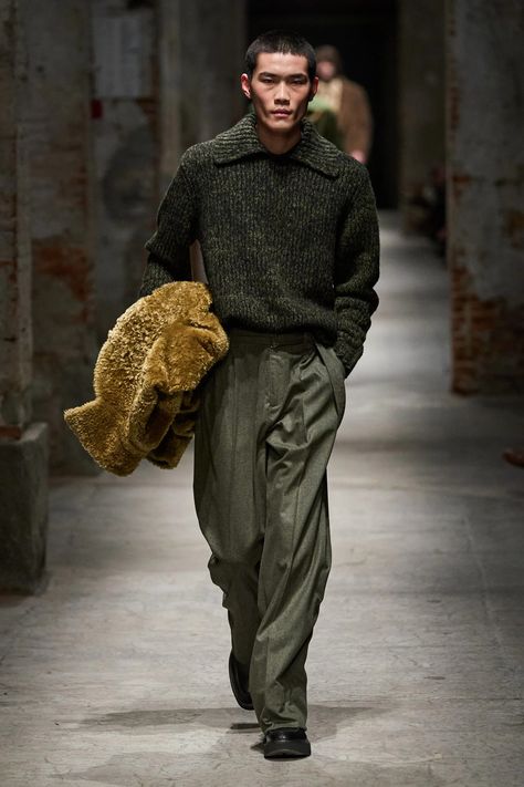 Menswear 2024, Couture Menswear, Savile Row Tailoring, Military Trench Coat, Milan Fashion Week Men, 2024 Menswear, Menswear Runway, Formal Mens Fashion, Todd Snyder