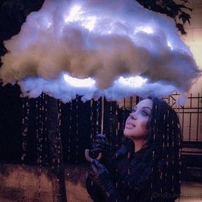 Rain cloud made from an umbrella. LED lights inside the cloud Thunderstorm Costume, Rain Cloud Costume, Costume Ideas Diy, Cloud Costume, Kostum Halloween, Halloween Fest, Halloween Decor Diy, Hallowen Costume, Halloween Tattoo