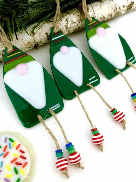 Glass Slumping, Ceramic Christmas Decorations, Glass Fusion Ideas, Glass Christmas Decorations, Fused Glass Artwork, Fused Glass Ornaments, Glass Fusing Projects, Christmas Clay, Stained Glass Christmas