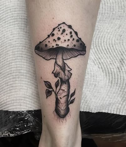 Mushroom Tattoo Ideas, Gotik Tattoo, Snail Tattoo, Hippie Tattoo, Mushroom Tattoo, Mushroom Tattoos, Wicked Tattoos, Spooky Tattoos, Inspiration Tattoos