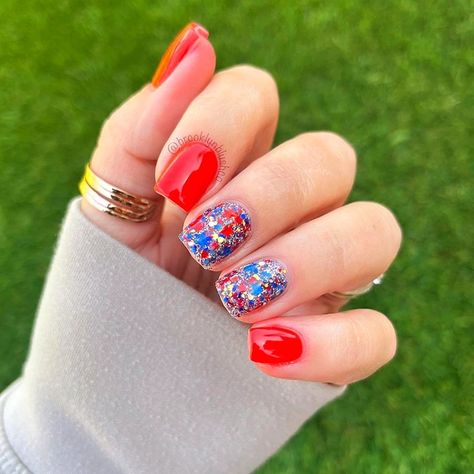 30+ Gorgeous 4th of July Nail Ideas to Recreate This Year - Veesly Blog 4th Of July Nail Ideas, American Flag Nails, Patriotic Nail, 4th Of July Nail, Nails Classic, Flag Nails, Patriotic Nails, Sns Nails, 4th Of July Nails