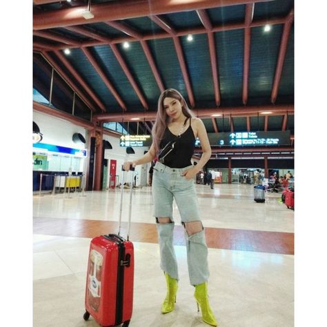 Neon Boots Outfit, Neon Green Boots, Neon Boots, Green Boots, Airport Outfit, Boots Outfit, Neon Green, Neon, Boots