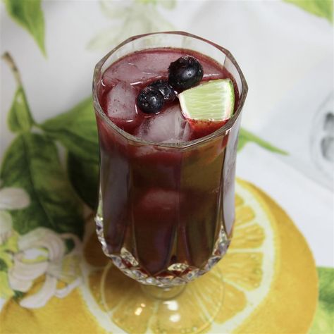 Blueberry Limeade Blueberry Limeade, Recipes For Juicing, Goose Creek Candles, Limeade Recipe, Garlic Juice, Alcohol Free Drinks, Top Secret Recipes, Blueberry Lemonade, Juice Flavors