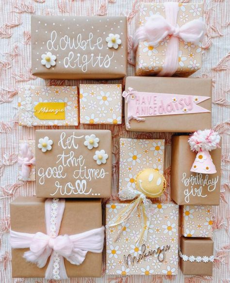 Birthday Wrapping Ideas, Wrapping Inspiration, Hippie Birthday, Daisy Party, Birthday Goals, Gift Wrapping Inspiration, Gift Wrapping Ideas, Birthday Gift Wrapping, Creative Gift Wrapping