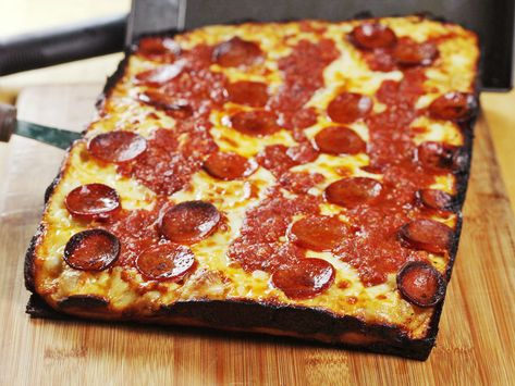 Detroit Style Pizza Recipe, Pan Pizza Recipe, Detroit Style Pizza, Detroit Pizza, Cheese Crust, Crispy Cheese, Food Lab, Pan Pizza, Pizza Recipe