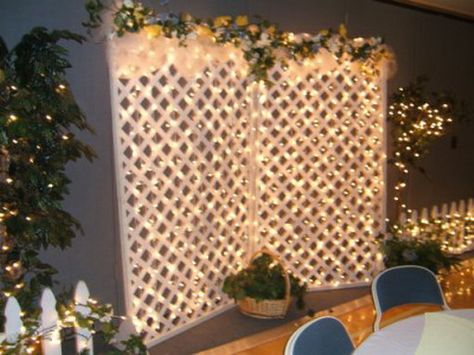 Wedding Lattice Backdrop, Lattice Backdrop Ideas, Lattice Decor Ideas, Grad Photobooth, Wedding Lattice, Trellis Backdrop, Lattice Backdrop, Wimbledon Style, Wedding Backdrop Lights