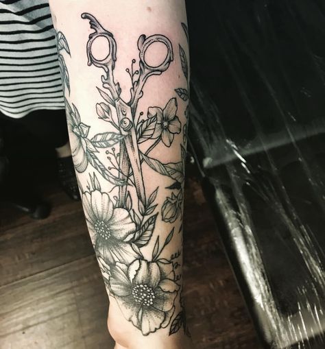 Fun addition to this floral arm piece :) shears for @hannah.crafted ! Thanks for coming in ✨🔥 #inkedgirls #girlswithtattoos #armtattoos… Cosmetologist Tattoo, Shears Tattoo, Hairstylist Tattoos, Arm Tats, Botanical Tattoo, Thanks For Coming, Soul Art, Tattoos Ideas, Body Modifications