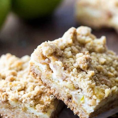 Apple Pie Sour Cream Crumb Bars | The Recipe Critic Sour Cream Apple Pie, Yummy Bars, Apple Cheesecake Bars, Streusel Bars, Caramel Apple Cheesecake Bars, Walnut Crust, Fall Apple Recipes, Crumb Bars, Honey Glazed Ham