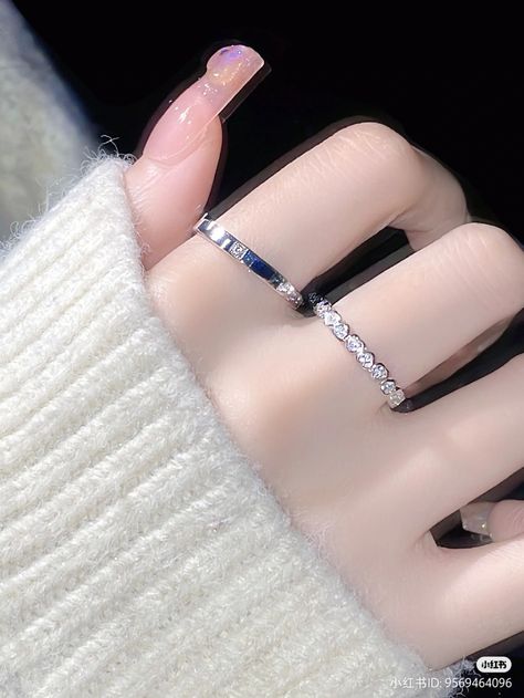 Korean Rings, Cute Promise Rings, Creative Jewelry Photography, Ancient Chinese Clothing, Korean Jewelry, Fairy Jewelry, Cute Friend Photos, Hand Model