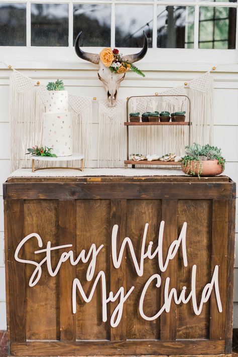 Wild Baby Shower, Baby Shower Themes Neutral, Bohemian Baby Shower, Cowboy Baby Shower, Bohemian Baby, Western Babies, Spring Baby Shower, Baby Shower Inspiration