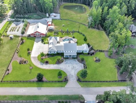 6 Acre Georgia Estate With Entertainment Barn & Pond (PHOTOS) Lake Backyard, Rambler Remodel, Acreage Landscaping, Homestead Layout, Family Compound, Homes Of The Rich, Farm Layout, Modern Backyard Landscaping, Modern Backyard