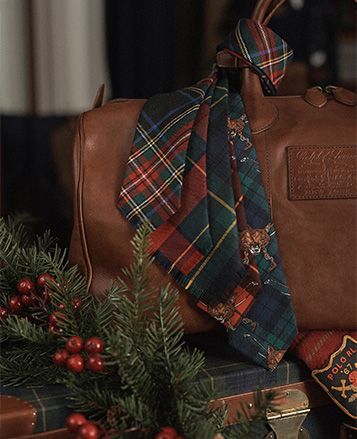 Ralph Lauren Thanksgiving, Ralph Lauren Christmas Aesthetic, Ralph Lauren Clothes, Christmas Rules, Ralph Lauren Christmas, Ralph Lauren Menswear, Christmas In England, Dark Academia Style, Academia Style