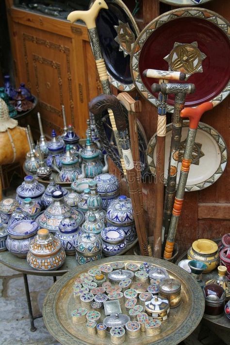 Moroccan Souvenirs, Moroccan Art, Souvenir Shop, Traditional Ceramics, Metal Lanterns, Morocco Travel, Video Card, Turkish Art, Travel Souvenirs