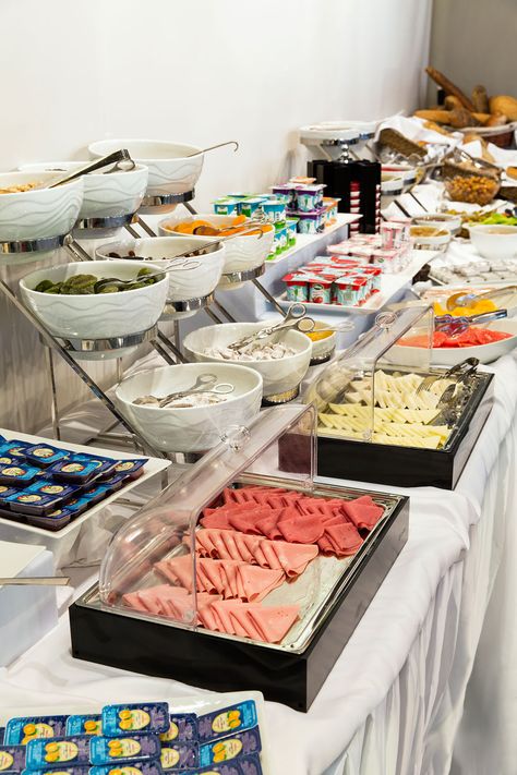 Buffet Breakfast Ideas Hotel, Hotel Breakfast Buffet Display, Boarding School Food, Breakfast Catering Display, Breakfast Ideas Buffet, Buffet Breakfast Ideas, Hotel Breakfast Ideas, Hotel Breakfast Buffet Ideas, English Breakfast Buffet