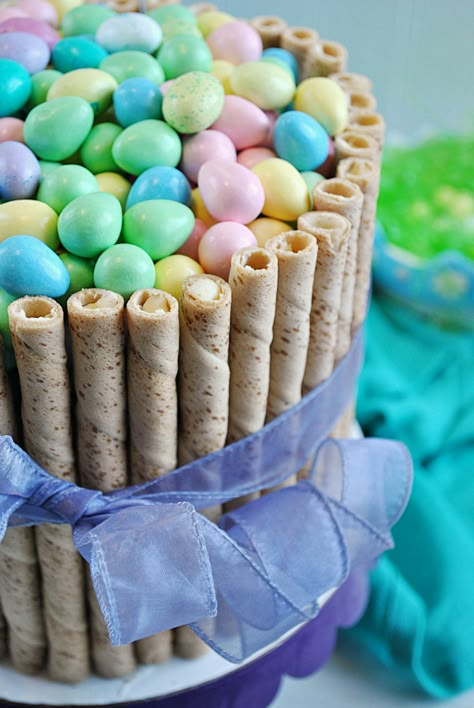 30 Minute Easter Basket Cake Edible Easter Basket, Easter Basket Cake, Basket Cake, Easter Desserts Recipes, Cupcakes Decorados, Easter Goodies, Easter Food, Easter Dessert, Easter Time