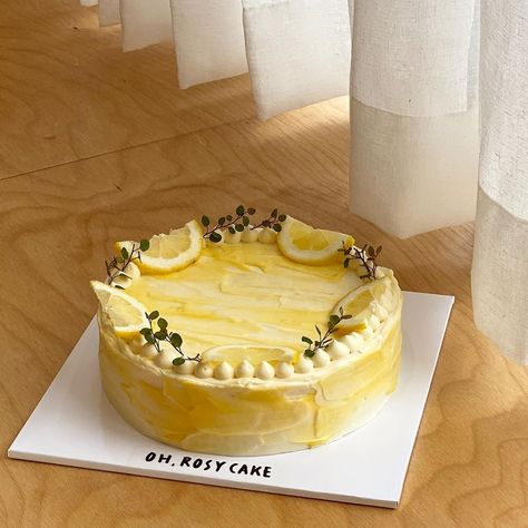 Lemon Cake Aesthetic Korean, Lemon Cake Aesthetic, Yellow Vintage Cake, Lemon Cake Design, Yellow Cake Design, Lemon Birthday Cakes, Mandarin Cake, Yellow Desserts, Cake Yellow