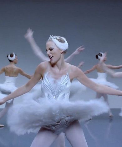 Taylor Swift's turn as a ballerina/White Swan. Taylor Swift Party, Taylor Swift Tour Outfits, Taylor Swift Web, Swift Tour, Dance It Out, 22nd Birthday, Taylor Swift 1989, Best Dance, Shake It