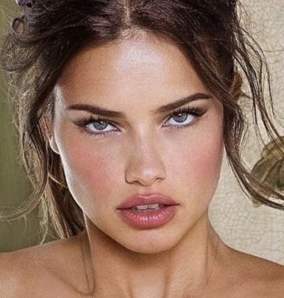 Adriana Lima Eyes, Adriana Lima Face, Adrian Lima, Adriana Lima Makeup, Lila Make-up, Adriana Lima Style, Adriana Lima Young, Smink Inspiration, Model Aesthetic