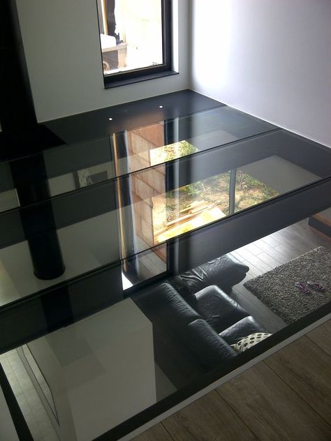 Glass Flooring, Glass Bridge, Casa Country, Interior Stairs, Glass Roof, Glass Floor, Second Story, Rubber Flooring, House Extensions