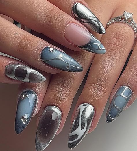 30 Cool Chrome Nails to Inspire You Futuristic Nails, Metallic Nails Design, Cheetah Print Nails, Chrome Nails Designs, Airbrush Nails, Eye Nails, Metallic Nails, Cat Eye Nails, Nails 2024