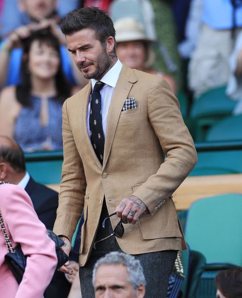 David Beckham as seen in the Ralph Lauren Purple Label Tan Linen Blazer. #RalphLauren #PurpleLabel Tan Blazer Outfits Mens, Suits And Boots, Tan Blazer Outfit, Tan Blazer Outfits, Linen Blazer Men, David Beckham Suit, David Beckham Style, Inter Miami Cf, Suit Supply