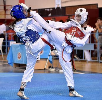 Taekwondo Photography, Taekwondo Video, Tkd Taekwondo, Martial Arts Humor, Types Of Martial Arts, Martial Arts Photography, Taekwondo Girl, Tik Tok Videos Funny, Cr7 Vs Messi