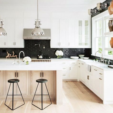 Model Dapur, Black Backsplash, Interior Dapur, Kabinet Dapur, Herringbone Backsplash, Interior Modern, Farmhouse Style Kitchen, Modern Farmhouse Kitchens, Farmhouse Kitchen Decor