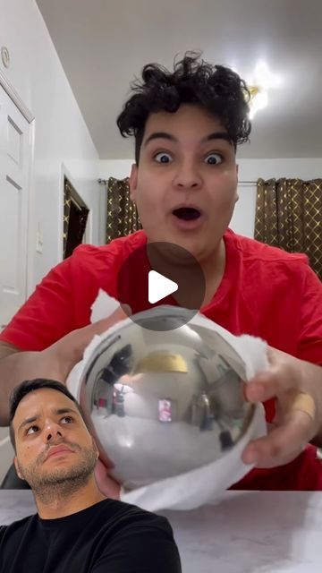 Juliano Manzioli on Instagram: "Aluminum ball hack" Crafts With Christmas Ball Ornaments, Aluminum Foil Crafts, Funny Crafts, Diy Christmas Ball, Bible Crafts Sunday School, Kids Art Galleries, Easy Diy Hacks, Holiday Hack, Science Projects For Kids