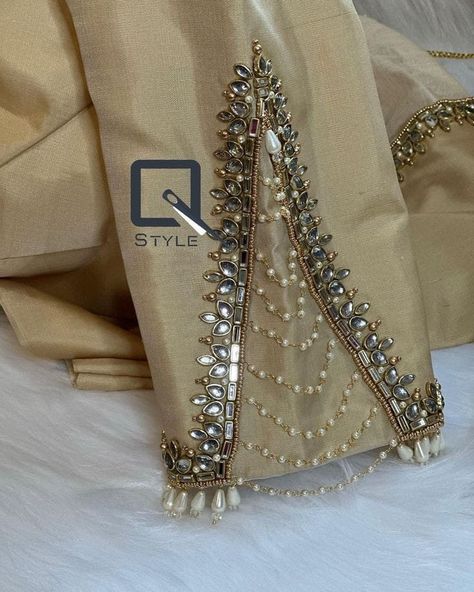 Golden Blouse Maggam Work, Golden Aari Work Blouse, Blouse Sleeve Embroidery Designs, Golden Aari Work Blouse Designs, Sleeve Hand Work Design, Golden Blouse Designs Pattern Style, Golden Blouse Aari Work, Work Saree Blouse Designs, Golden Blouse Design