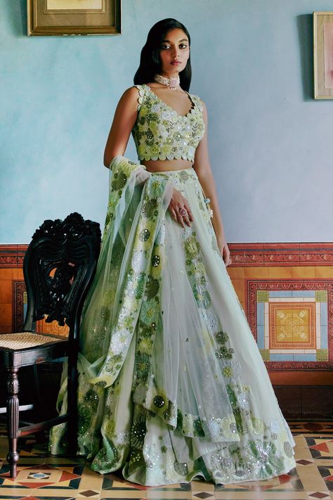 Trending Indian Outfits, Lines Embroidery, Mint Green Lehenga, Desi Clothing, Orang India, Wedding Fits, Organza Lehenga, Indian Outfits Lehenga, Green Lehenga