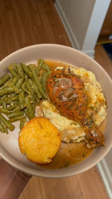 Long Lasting Meals Dinners, Soulfood Meals, Chicken Legs Dinner, Home Cooked Meals Dinners, Chicken And Mashed Potatoes Recipes, Rice Meals Dinners, Meals With Mashed Potatoes, Mashed Potatoes Dinner Meals, Home Cooked Meals Aesthetic