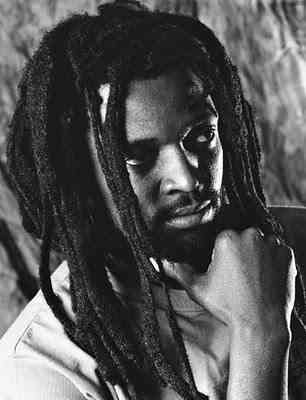 Lucky Dube Reggae Quotes, Lucky Dube, Black Music Artists, Calypso Music, Reggae Artists, Mountain Music, Soul Singers, The Wailers, Perfect Peace