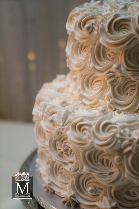 The rosettes among this #wedding #cake certainly are gorgeous! Don't you agree?  Let's begin planning your wedding photography: https://mplaceproductions.com/  #weddingcake #mplaceproductions #vegaswedding #vegasphotographer #weddingdecorations #weddingreception #realweddings Rosette Cake Wedding, Rosette Cake, Cake Wedding, Grooms Cake, Vegas Wedding, Plan Your Wedding, Wedding Season, Wedding Details, Wedding Cake