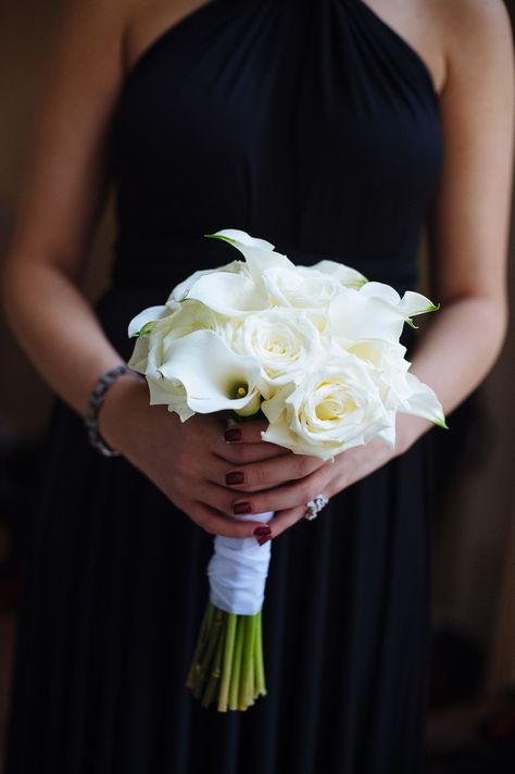 Lily And Rose Bouquet, Calla Lily Centerpieces, White Calla Lily Bouquet, Wedding Rings Couple, Lily Centerpieces, Calla Lily Bridal Bouquet, Lily Bridal Bouquet, Calla Lily Bridal, Calla Lily Wedding