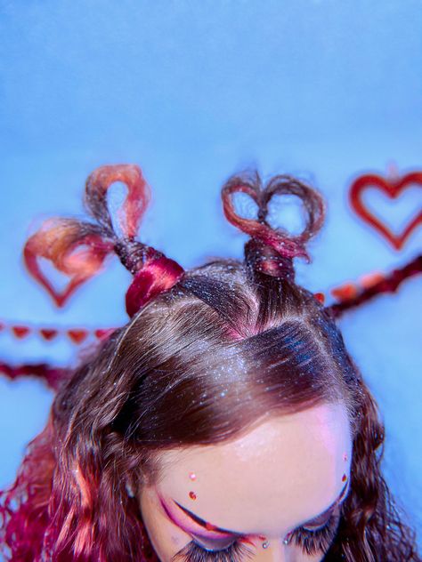 Pink and red aesthetic. Lovecore. Y2K fashion style beauty makeup look hairstyle curly hair pink hair Heart Space Buns, Red Aesthetic Heart, Heart Swoop, Pink Red Aesthetic, Eye Makeup Glitter, Y2k Heart, Aesthetic Heart, Makeup Glitter, Space Buns