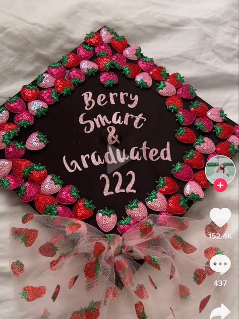 Strawberry Graduation Cap, Graduation Red Cap Designs, Grad Caps 2023, Strawberry Grad Cap, Strawberry Shortcake Graduation Cap, Cap Ideas For Graduation College, Coquette Graduation Cap, Cap Ideas For Graduation High Schools, Grad Hat Ideas