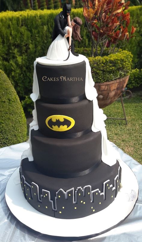 Catwoman Cake, Batman Wedding Cake, Batman Wedding Cakes, Irish Cake, Batman Wedding, Superhero Wedding, Batman Cake, Batman 2, Jessica Ann