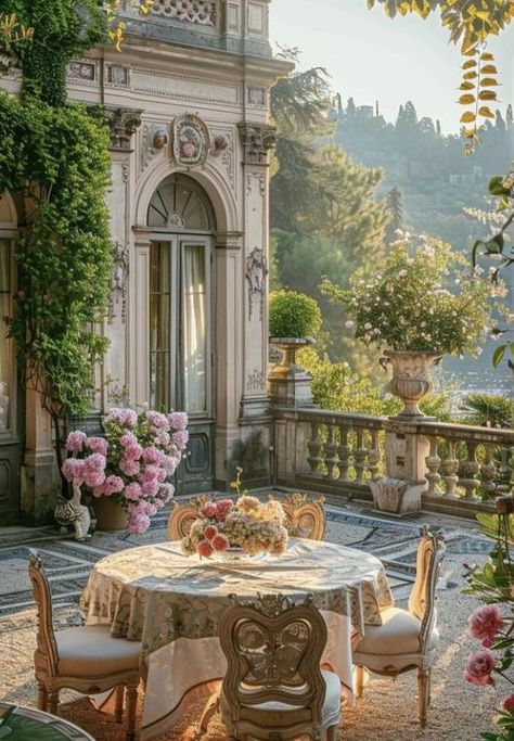 Royal Balcony, French Chateau Homes, Vintage Mansion, Old Money House, Architecture Styles, Beautiful Home Gardens, Rustic Bathroom Designs, Dream Life House, Vintage French Country