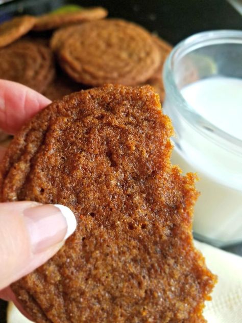 Mom's Long Lost Ginger Crisps Cookies - Meemaw Eats Crisp Molasses Cookies, Best Ginger Snap Cookie Recipe, Healthy Ginger Snap Cookies, Gingersnap Cookies Crispy, Ginger Crisp Cookies, Healthy Ginger Snaps, House Smell Like Christmas, Crisp Cookies, Ginger Snap Cookies Recipe