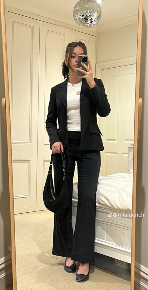 Mun Outfits Girl, Buissnes Attire Outfits Woman, Proper Business Attire Women, Ap Seminar Outfits, Businesses Outfits Women, Bussnis Woman Outfit, Simple Formal Attire Women, Moot Court Outfit, Mun Inspo Outfits