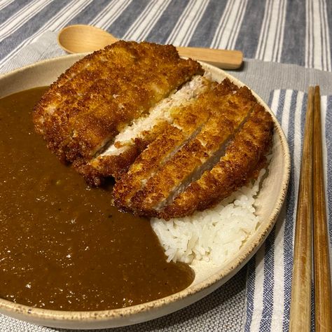 Tonkatsu Curry, Rice Japanese, Rice Food, Japanese Curry, Curry Rice, Noodle Dishes, Japan Food, Cafe Food, Save Food