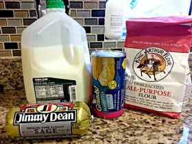 Jimmy Dean Sausage Gravy Recipe, Jimmy Dean Sausage Recipes Breakfast, Jimmy Dean Sausage Recipes, Easy Sausage Gravy, Pillsbury Biscuit Recipes, Easy Biscuits And Gravy, Biscuits And Sausage Gravy, Biscuits And Sausage, Best Biscuits And Gravy