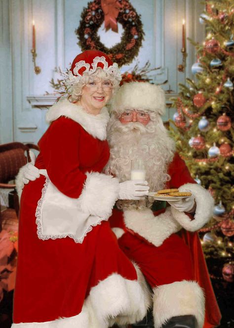 Santa pics Mrs Santa Claus Costume, Santa Claus Pictures, Face Cut Out, Santa And Mrs Claus, Santa Claus Costume, Ornament Card, Santa Pictures, Santa Claus Is Coming To Town, Santa Suits