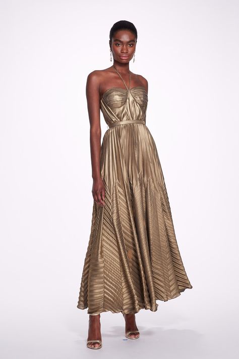 Marchesa Notte Dress, Marchesa Dress, Tulle Cocktail Dress, Gown Gold, Simply Dresses, Gown Skirt, Designer Evening Gowns, Halter Gown, Pleated Bodice