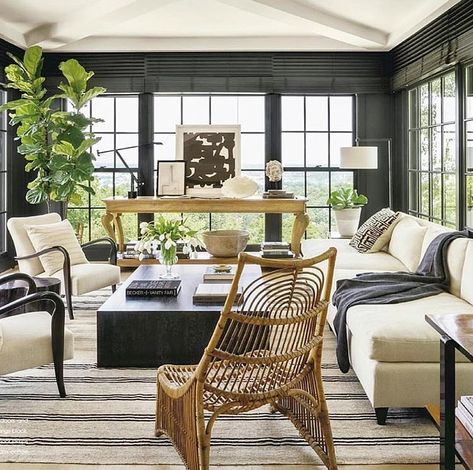 Gorgeous sunroom with dark walls The World Of Interiors, Dark Walls, Brown Interior, Interior Paint Colors, A Living Room, Living Room Paint, Room Paint, Black Walls, New Classic