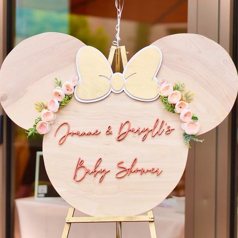 Minnie Mouse Welcome Sign, Minnie Mouse Bridal Shower Ideas, Minnie Mouse Baby Shower Theme, Minnie Mouse Baby Shower Centerpieces, Mini Mouse Baby Shower Theme, Baby Minnie Mouse Baby Shower Ideas, Mickey And Minnie Baby Shower Ideas, Disney Baby Shower Ideas Girl, Minnie Baby Shower Ideas